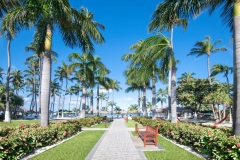 Aruba-Holiday-Inn-Courtyard-Walkway