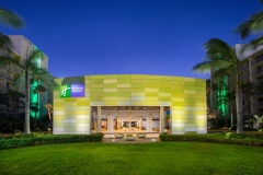 Aruba-Holiday-Inn-Hotel-Entrance